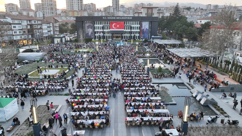 Başkan Özdemir, Ustalık Döneminin İlk İftarını 7 Bin Kişiyle Birlikte Açtı