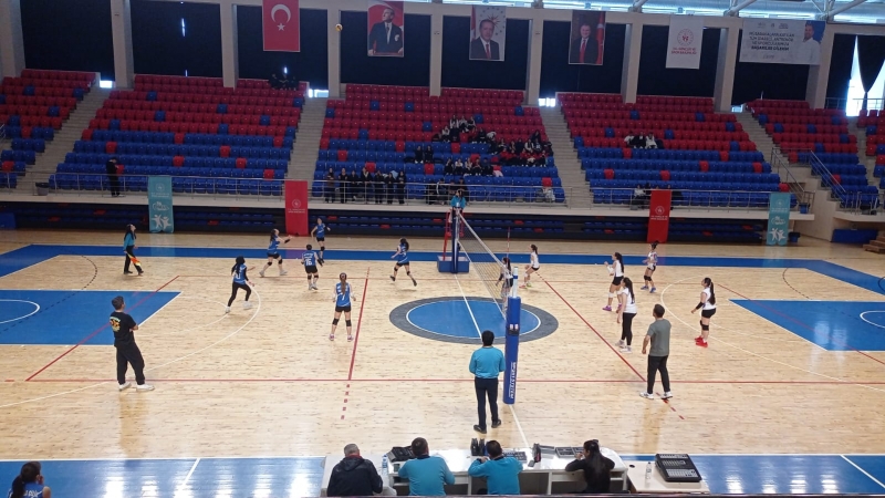 Gençler Voleybol İl Birinciliği Heyecanı Sürüyor