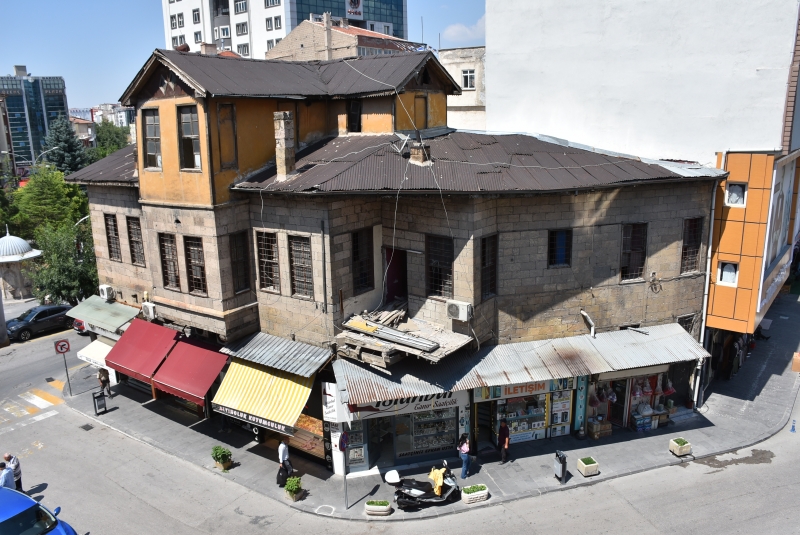 Niğde'de Şehrin Göbeğinde Tarihi Tehlike
