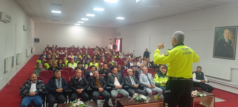 Niğde’de Servis Sürücüleri ve Rehber Personele Trafik Eğitimi