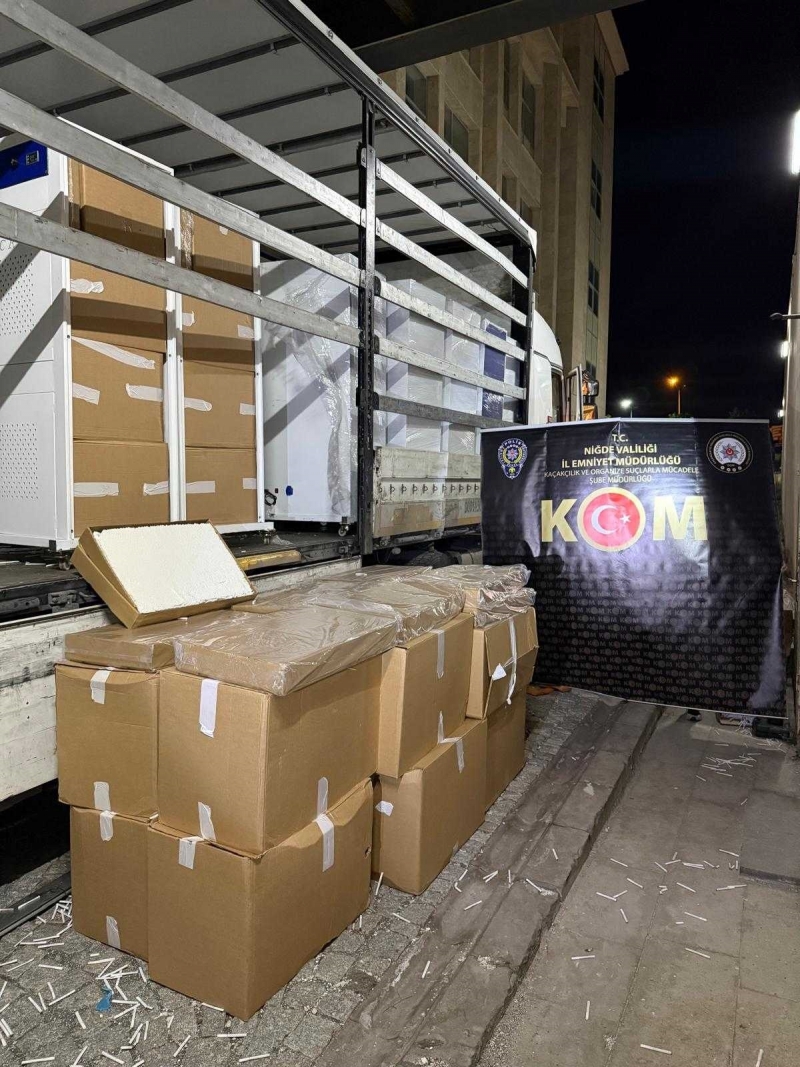 TIR’dan 1 Milyon 900 Bin Adet Doldurulmuş Makaron Çıktı