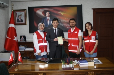 Altunhisar Kaymakamı Kurbanını Kızılay'a bağışladı