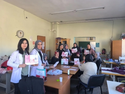 Anne adayları normal doğumun faydaları hakkında bilgilendiriliyor