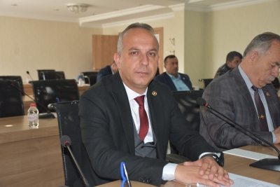 Depremde zarar gören Bor Asım Eren ilköğretim okulu biran önce yıkılmalı