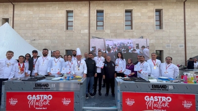 Gastronomi Festivali’nde Vali ve Belediye Başkanı Mutfakta Yarıştı
