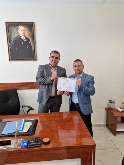 Kale mahallesi Muhtarı İbrahim Gürbüz Mazbatasını aldı