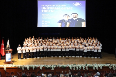 NÖHÜ’de Hemşirelik Öğrencileri Üniformalarını Giydi
