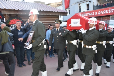 Şehit teğmen, son yolculuğuna uğurlandı