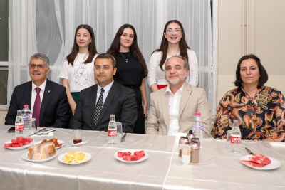 Vali Çelik, Yetim Eli Derneği kaynaşma yemeğinde öğrenci ve aileler bir araya geldi