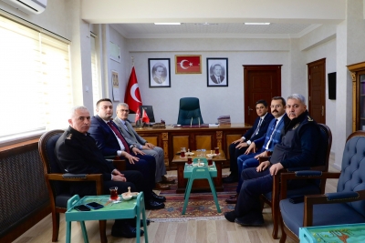 Vali Çelik’ten Altunhisar Kaymakamı’na Taziye Ziyareti