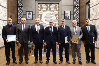 Vali Çelik’ten Patates Araştırma Enstitüsü Personeline Başarı Belgesi