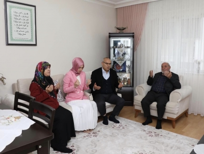 Vali Koç ve Eşinden Şehit Ailesine Ziyaret